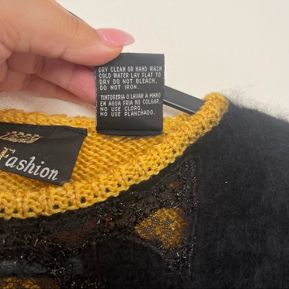 Vintage 80s Wool & Rabbit Hair Yellow and Black Sweater Size L - Picture 7 of 10